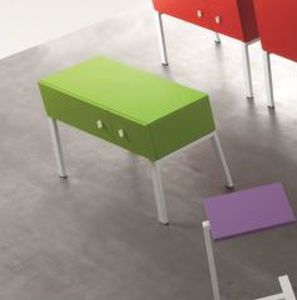 Comodino contemporaneo - Erba Mobili di Erba Giulio e Alessandro - in legno laccato / rettangolare / quadrato