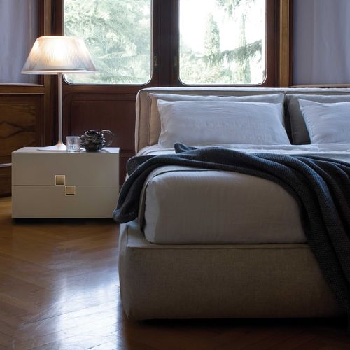 Comodino contemporaneo - QUERINI - ESTEL - in frassino / in pelle / in vetro laccato