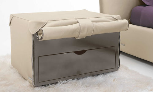 Comodino contemporaneo - K06 - Gamma Arredamenti International - in legno / in pelle / rettangolare