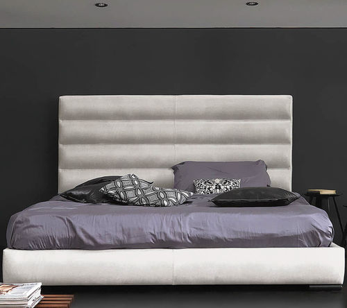 Letto matrimoniale - WAFER NIGHT - Gamma Arredamenti International - contemporaneo / imbottito / con testiera imbottita