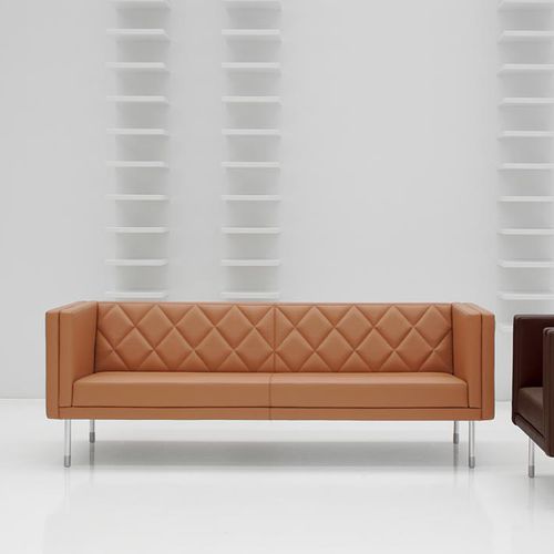 Divano chesterfield - HARLEQUIN - + HALLE - in pelle / marrone / in acciaio inossidabile