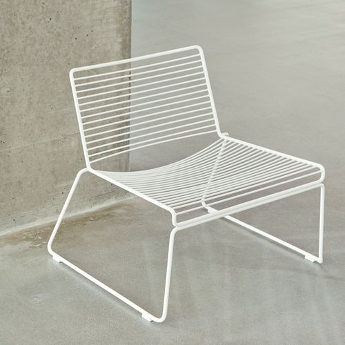 Chauffeuse contemporanea - HEE - Hay a/s - in metallo laccato / impilabile / nera