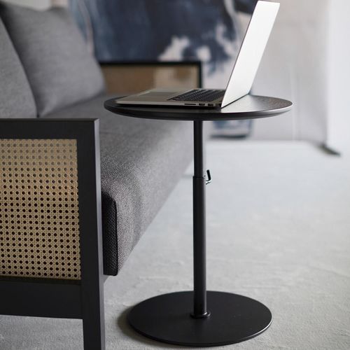 Tavolo d'appoggio contemporaneo - KIFFA - Innovation Randers a/s - in rovere / con supporto in acciaio / rotondo
