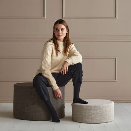 Pouf contemporaneo - PAUKE - Innovation Randers a/s - in tessuto / in pelle / tondo