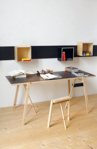 Scrivania contemporanea - 5° - Moormann Nils Holger - in legno / con 4 gambe