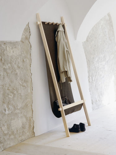 Appendiabiti da terra - LODELEI - Moormann Nils Holger - contemporaneo / in legno