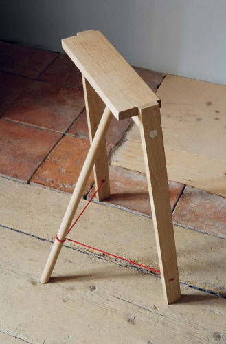 Sgabello contemporaneo - 5° - Moormann Nils Holger - in legno / con 3 piedi