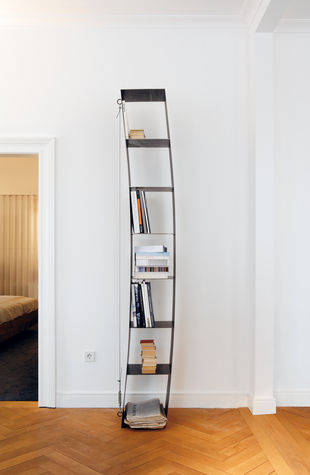 Scaffale contemporaneo - GESPANNTES REGAL - Moormann Nils Holger - in acciaio inossidabile