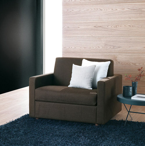 Poltrona contemporanea - LISBONA - Pol 74 - in tessuto / in pelle / in legno massiccio