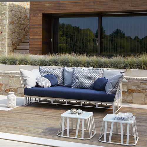 Divano contemporaneo - HAMPTONS GRAPHICS - Roberti Rattan - per terrazza / in tessuto / con braccioli
