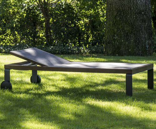 Lettino prendisole contemporaneo - T-SOFT - Schoenhuber Franchi - in Batyline® / in iroko / contract