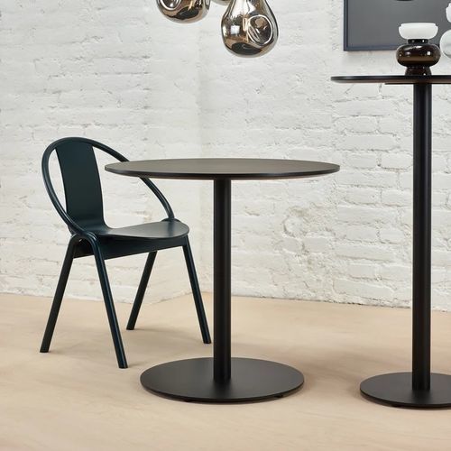 Tavolo da bistrot contemporaneo - 421 628 - TON a.s. - in rovere / in faggio / con supporto in acciaio