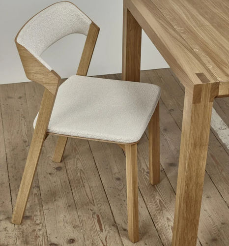 Sedia da pranzo contemporanea - Merano - TON a.s. - da interno / in tessuto / con supporto in legno massiccio