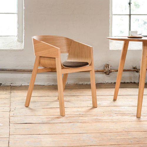 Sedia da pranzo contemporanea - Merano - TON a.s. - da interno / in tessuto / in pelle