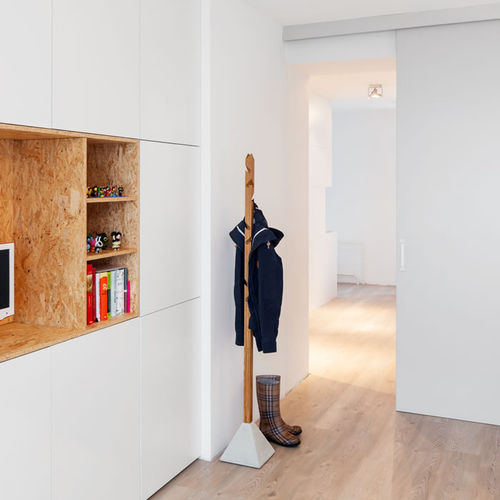Appendiabiti da terra - Tee - TON a.s. - contemporaneo / in rovere / nero