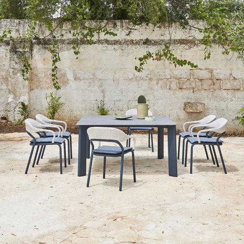 Tavolo da pranzo contemporaneo - PLINTO Low - Varaschin - in HPL / in ceramica / con supporto in alluminio dipinto
