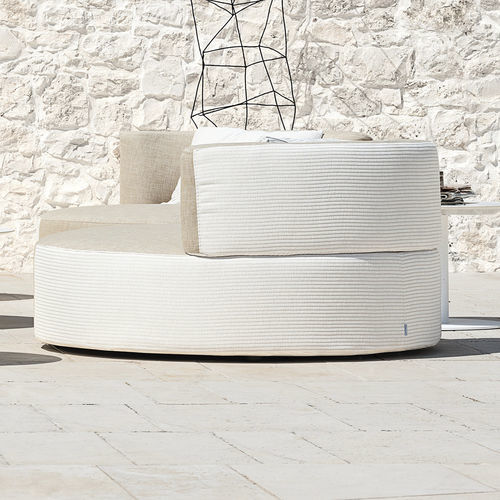 Poltrona contemporanea - BELT - Varaschin - in tessuto / in legno massiccio / impermeabile