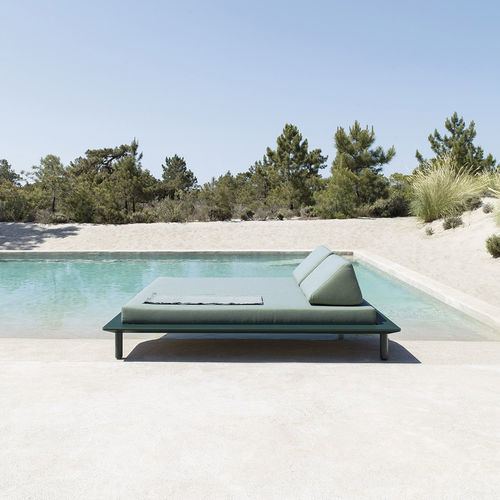 Lettino prendisole contemporaneo - SUNMOON Tatami - Varaschin - in tessuto / in alluminio verniciato / da giardino