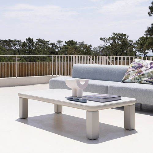Tavolino basso contemporaneo - CUSTOMADE - Varaschin - in ceramica / in HPL / con supporto in alluminio dipinto