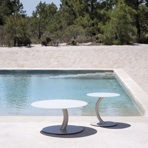 Tavolino basso contemporaneo - FLEXION - Varaschin - in ceramica / in HPL / con supporto in acciaio verniciato a polvere