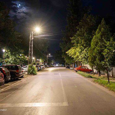 Lampione urbano - AERIE - Thorn Europhane - contemporaneo / in policarbonato / in opalina