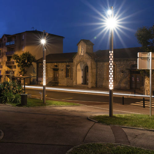 Colonna luminosa contemporanea - SMART JALOUSIE - Valmont France - in alluminio / LED RGBW / da esterno