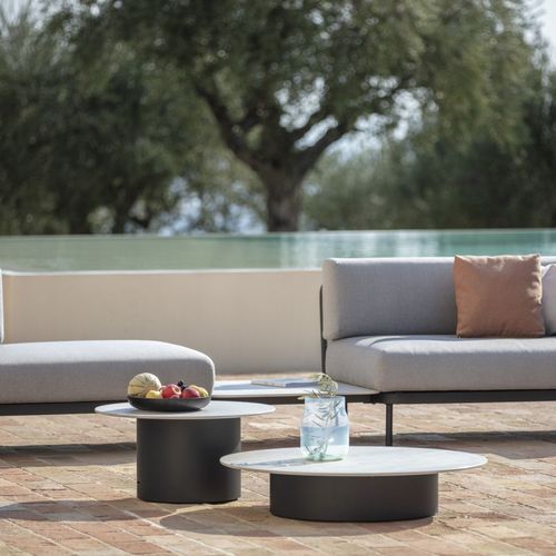 Tavolino basso contemporaneo - BRANTA - Todus - in ceramica / con supporto in acciaio inossidabile / rotondo