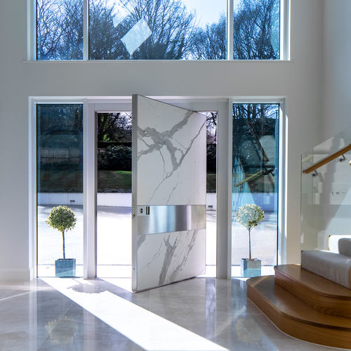 Porta d'ingresso - SYNUA - Oikos Venezia - in rovere / in laminato / a bilico