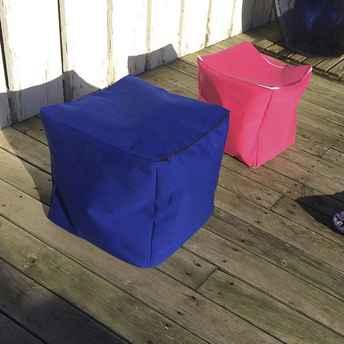 Pouf contemporaneo - Socotex - Abritez-vous chez nous - in acrilico / quadrato / da esterno