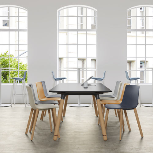 Sedia visitatore contemporanea - ALTZO943 - Coalesse - da interno / in tessuto / in rovere