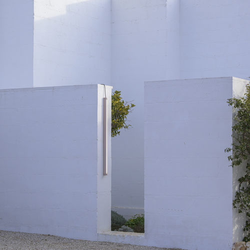 Applique contemporanea - ESAGONO - Platek s.r.l. - da giardino / in alluminio verniciato / in PMMA