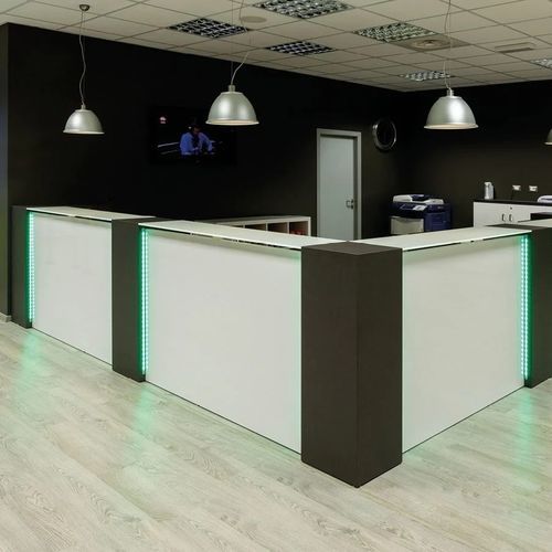 Banco reception modulare - SQUARE - Fit Interiors - in laminato / in melaminico / luminoso