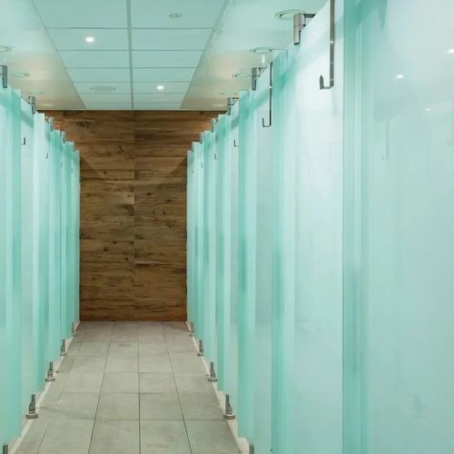 Cabina per bagni pubblici in vetro temprato - STUDIO S - Fit Interiors - in HPL / in alluminio estruso / in acciaio inossidabile
