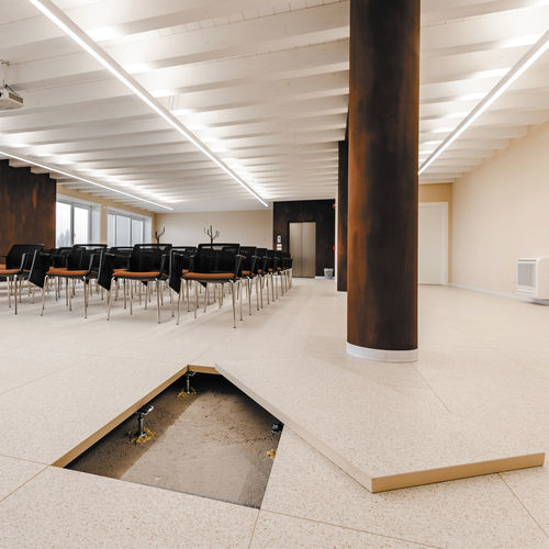 Pavimento sopraelevato in solfato di calcio - NEWFLOOR - in agglomerato / ad alta resistenza / ad alte prestazioni