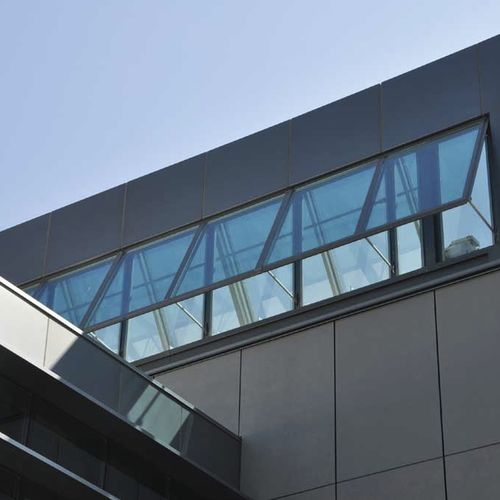 Finestra in policarbonato - TECHVENT 5300® - EXTECH Exterior Technologies, Inc - a bilico / a doppi vetri / a taglio termico