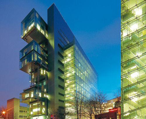 Facciata ventilata in vetro - MANCHESTER CIVIL JUSTICE CENTRE - Josef Gartner - in alluminio