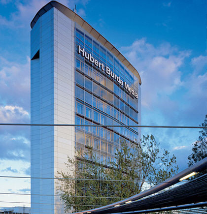 Facciata continua a montanti e traversi - SANIERUNG BURDA HOCHHAUS - Josef Gartner - in alluminio e vetro