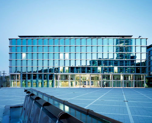Facciata continua in pannelli - PARISER PLATZ 7 OFFICE BUILDING - Josef Gartner - in vetro / in pietra