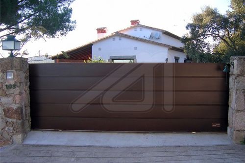 Cancello scorrevole - Angel Mir – Portes Bisbal - in acciaio / a pannello / per uso residenziale