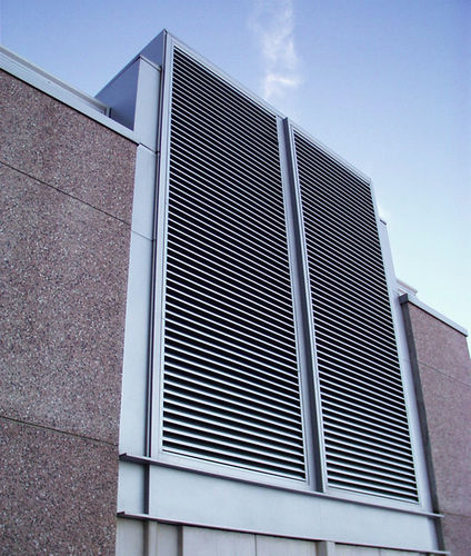 Rivestimento di facciata in pannelli - LOUVERS - LEED HIMMEL - in alluminio / in metallo / in lamiera grecata