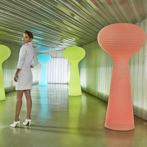Colonna luminosa design originale - BLOOM - VONDOM - in polietilene / LED / da esterno