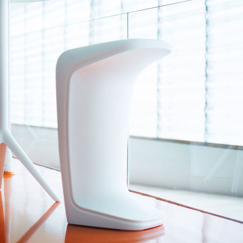 Sgabello da bar design originale - UFO - VONDOM - in polietilene / con base in polietilene / cantilever