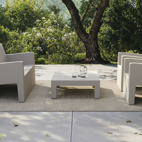 Tavolino basso contemporaneo - JUT   - VONDOM - in polietilene / con base in polietilene / rettangolare