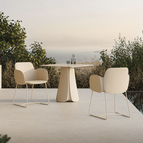 Sedia design organico - PEZZETINA - VONDOM - da esterno / da interno / in polietilene