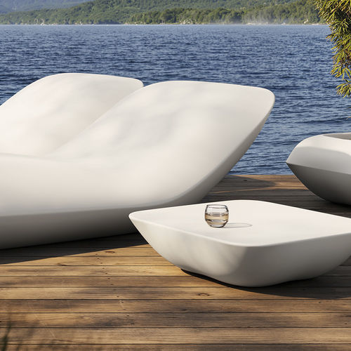 Tavolino basso contemporaneo - PILLOW - VONDOM - in polietilene rotostampato / con base in polietilene / quadrato