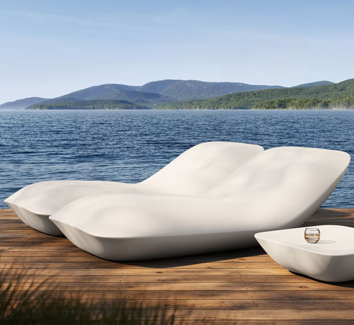Lettino prendisole contemporaneo - PILLOW - VONDOM - in polietilene / da interno / con base centrale