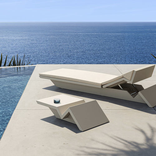 Tavolo d'appoggio design originale - REST - VONDOM - in polietilene / con base in polietilene / rettangolare