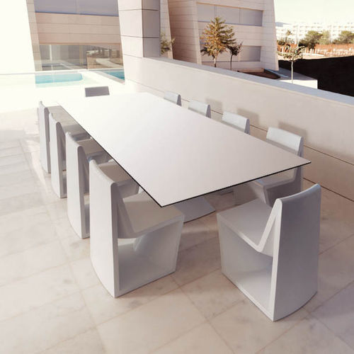 Tavolo contemporaneo - REST - VONDOM - in vetro / in HPL / in polietilene