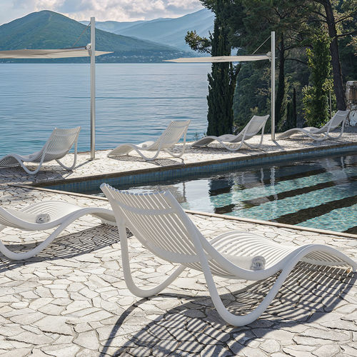 Lettino prendisole contemporaneo - IBIZA  - VONDOM - in polipropilene / in polipropilene / per hotel
