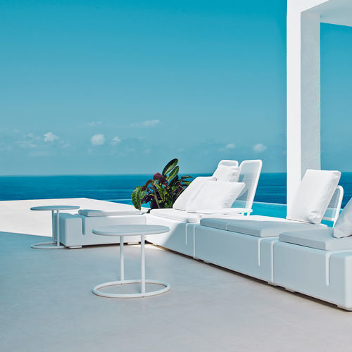 Tavolo d'appoggio contemporaneo - KES - VONDOM - in lamiera / con supporto in acciaio inossidabile / rettangolare